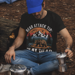 T-Shirt „Bear Attack Tip“ – Humor trifft Outdoor-Feeling
