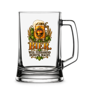 Bierkrug mit dekorativem Biermotiv und Spruch „Bier – weil Feierabend durstig macht“