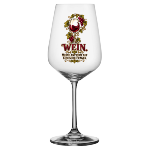 Weinglas mit dekorativem Weinmotiv und Spruch „Wein – meine Antwort auf komische Fragen“